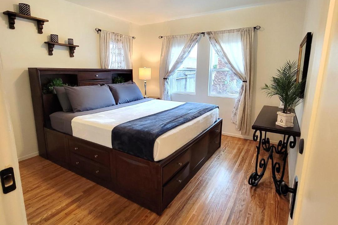Photo of Bedroom in Pico - Robertson
