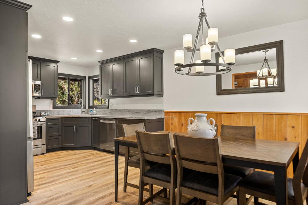 Photo of Kitchen in Lake Arrowhead