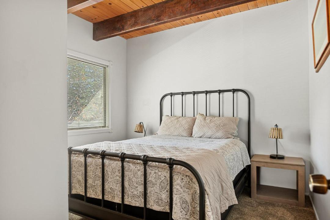 Photo of Bedroom in Lake Arrowhead