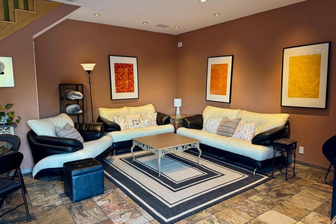 Photo of Livingroom in Newhall