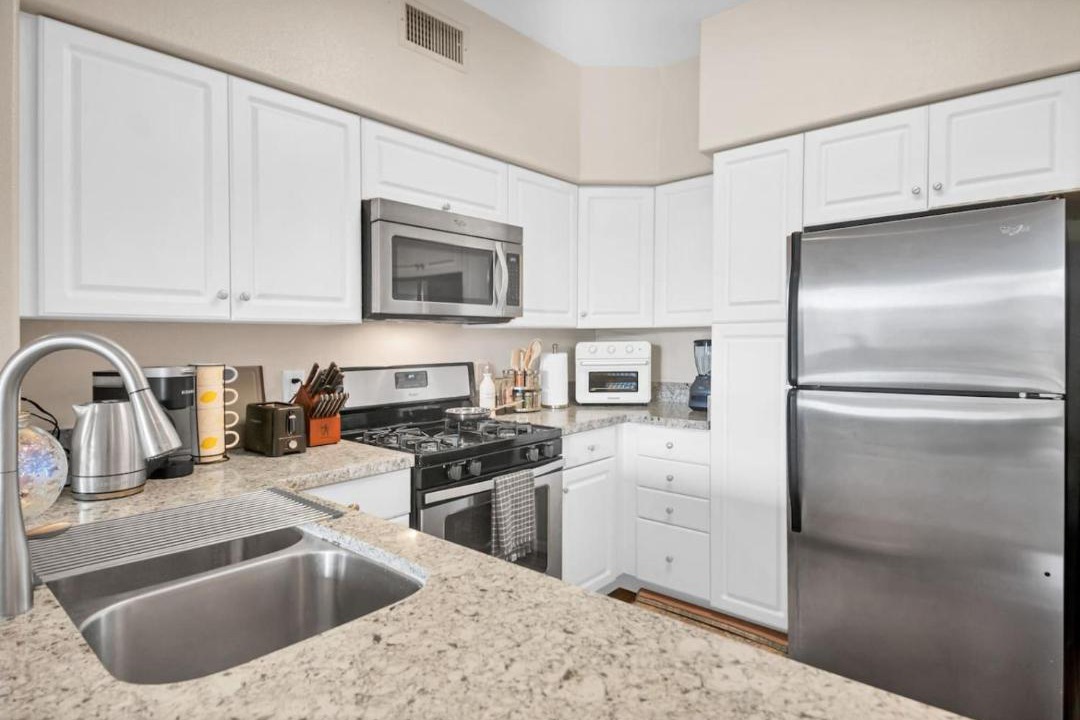 Photo of Kitchen in Canoga Park