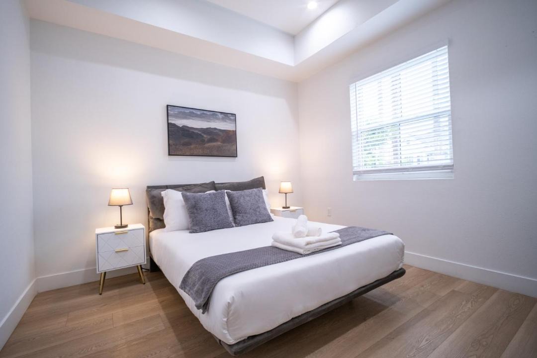 Photo of Bedroom in Pico-Union