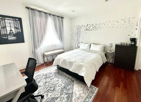Photo of Bedroom in Studio City
