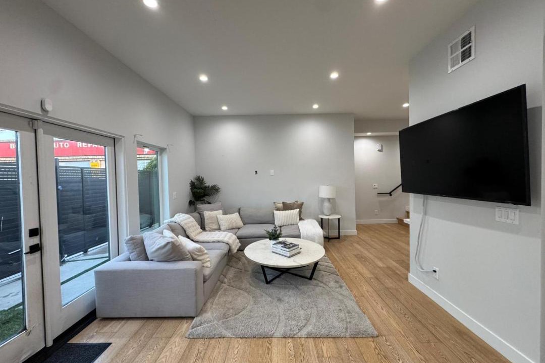 Photo of Livingroom in Pico - Robertson