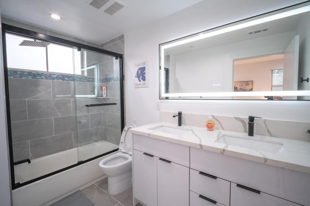 Photo of Bathroom in Pico-Union