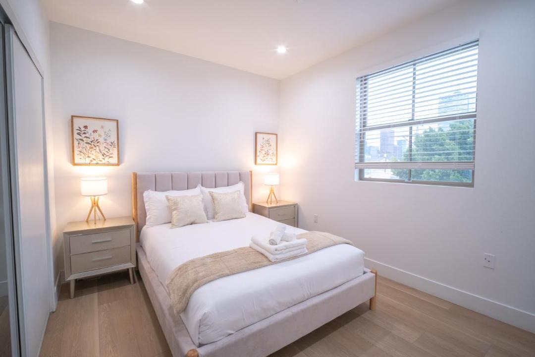 Photo of Bedroom in Pico-Union