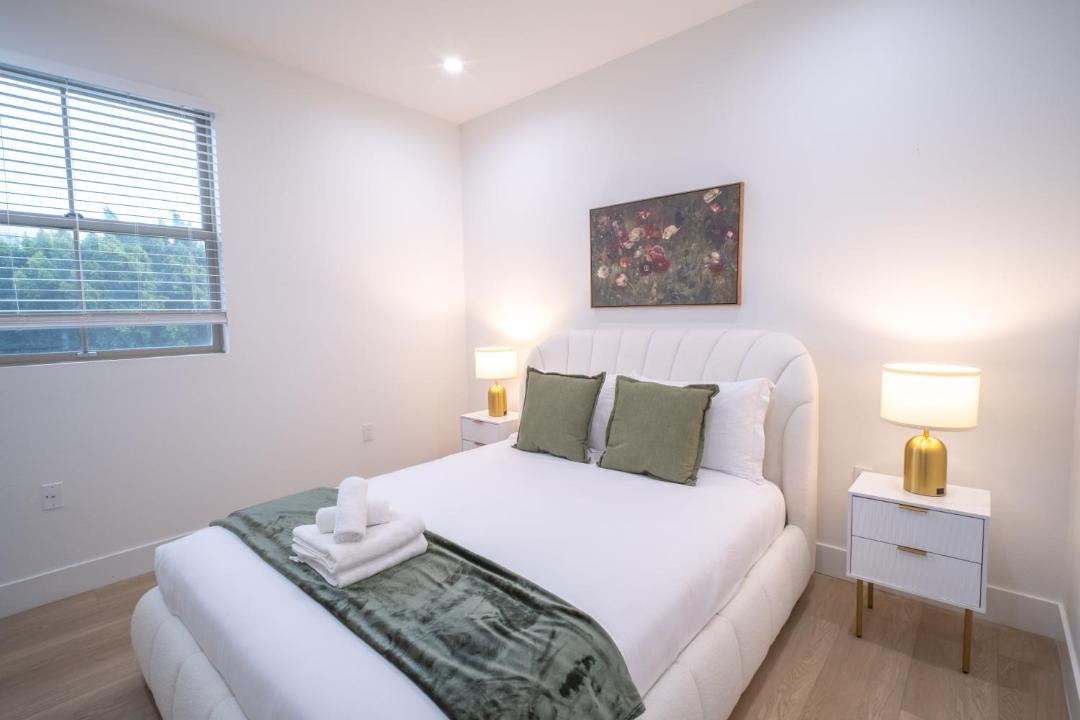 Photo of Bedroom in Pico-Union