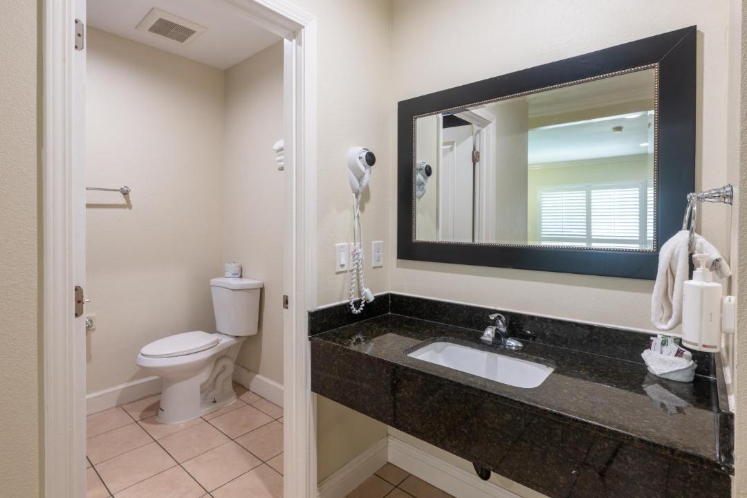Photo of Bathroom in Little Armenia