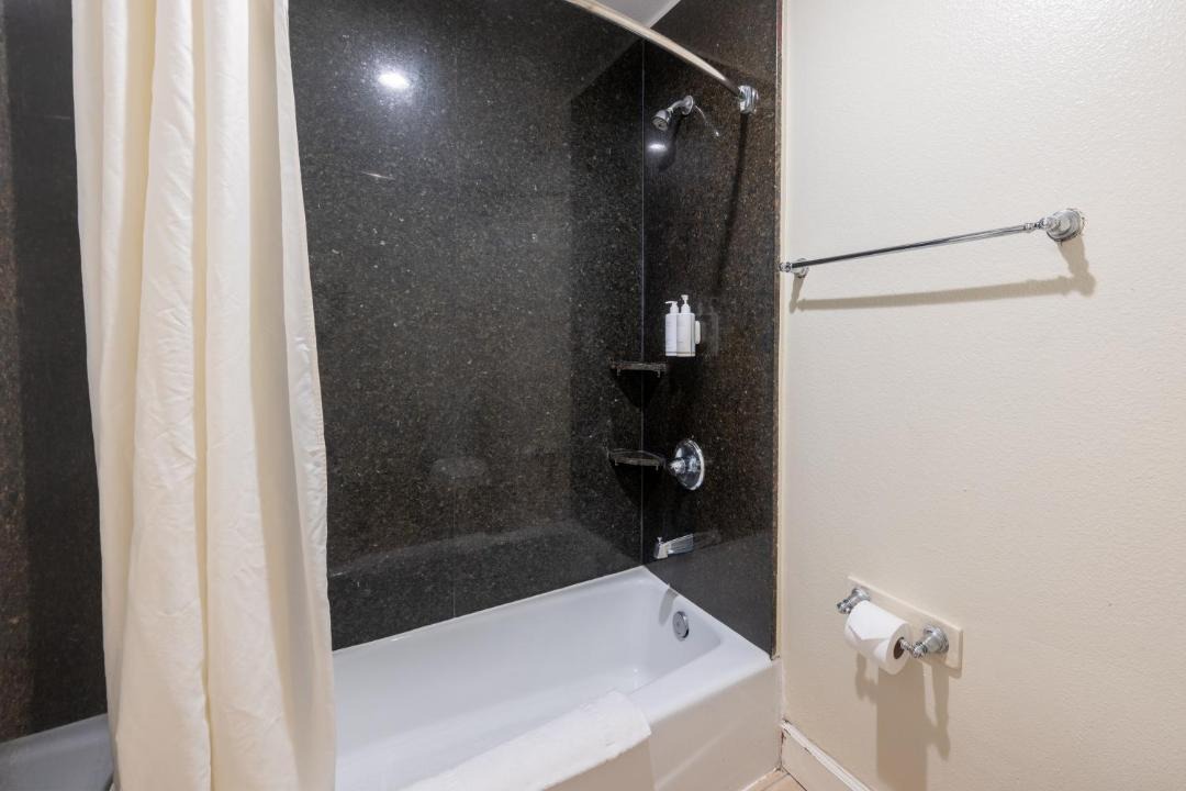 Photo of Bathroom in Little Armenia