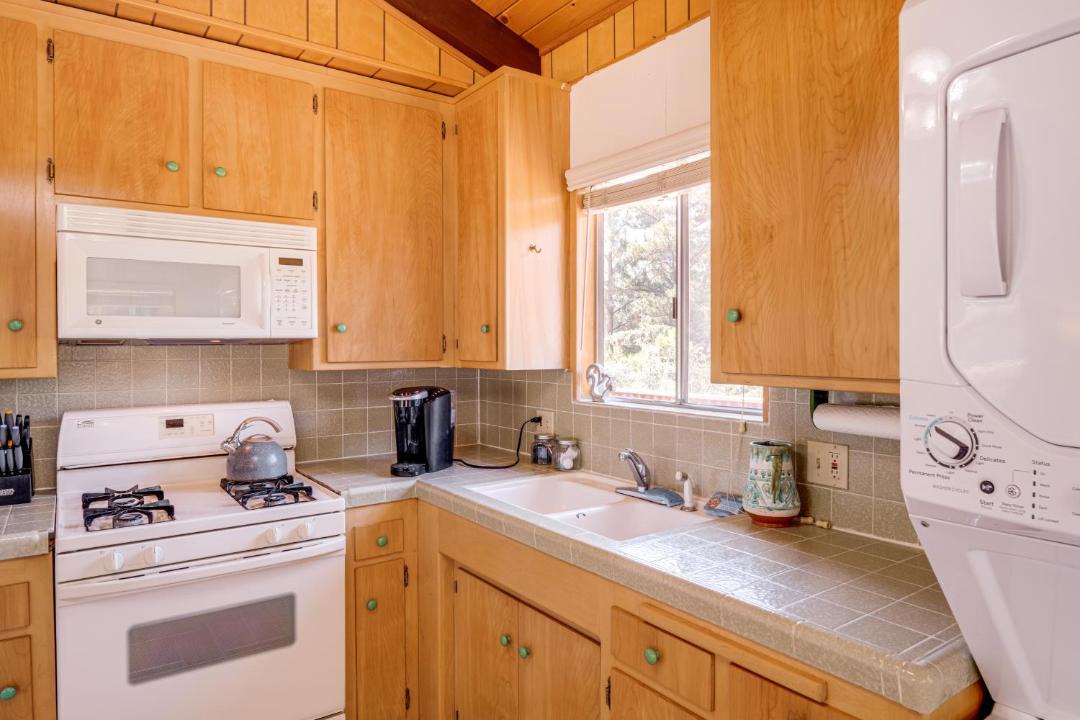 Photo of Kitchen in Pine Mountain Club