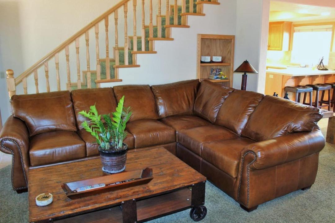 Photo of Livingroom in Summit Estates