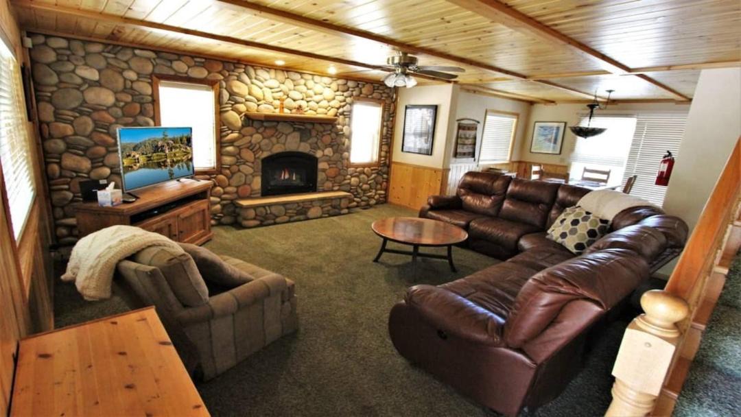 Photo of Livingroom in Summit Estates