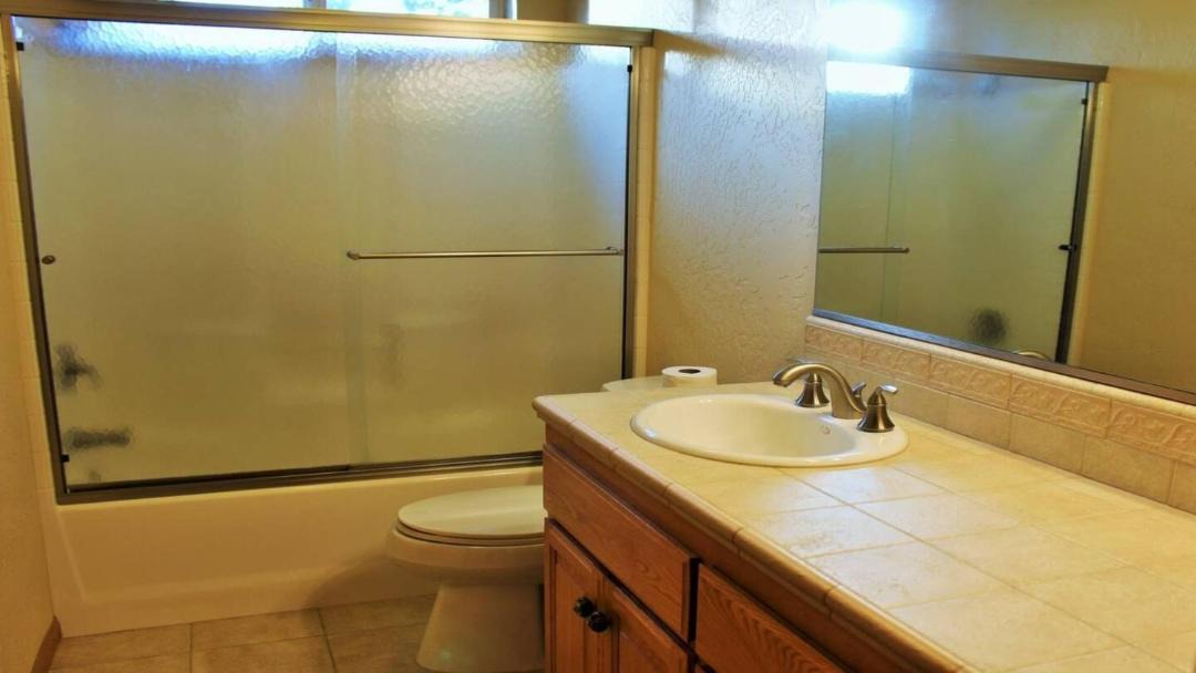Photo of Bathroom in Summit Estates