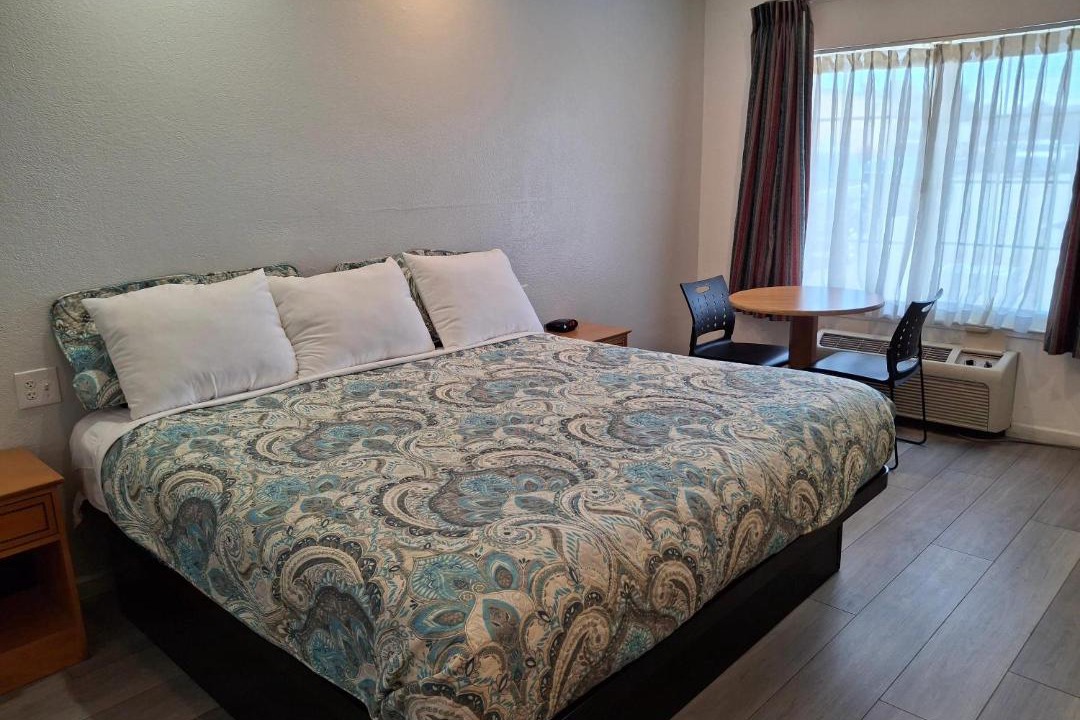 Photo of Bedroom in West Alameda