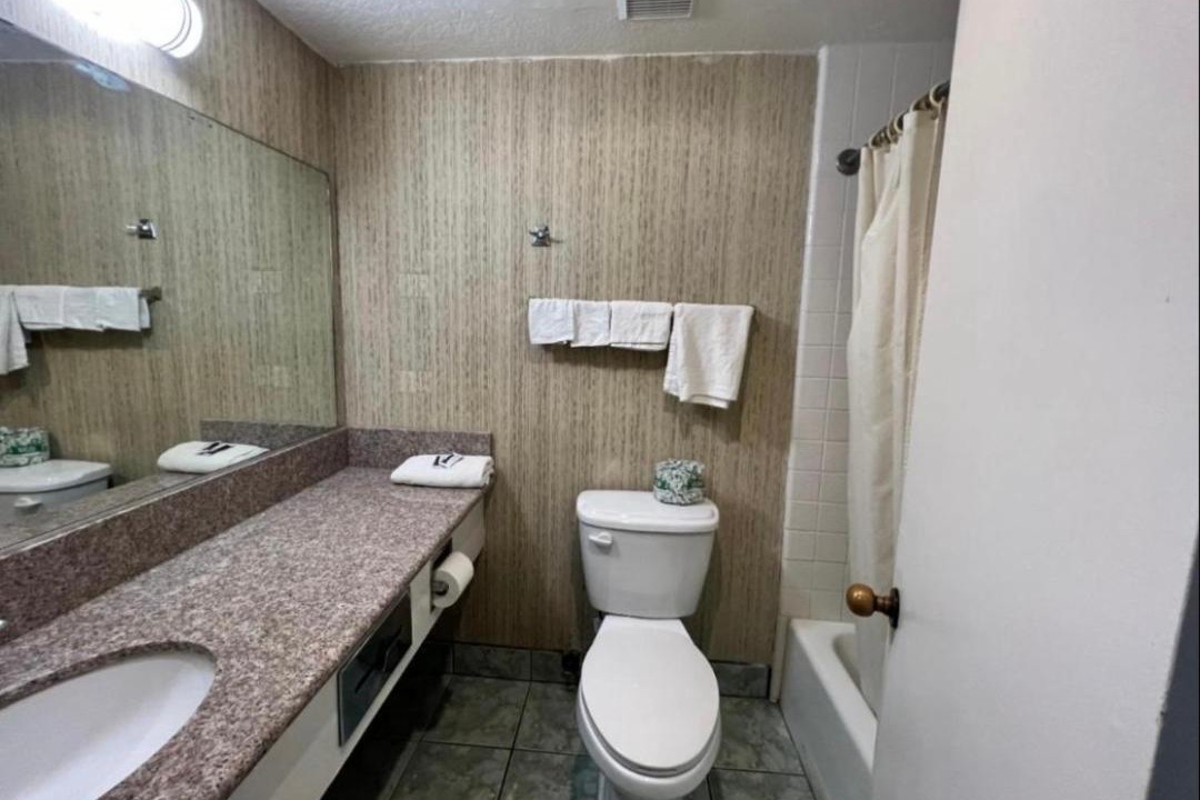 Photo of Bathroom in Glen Avon