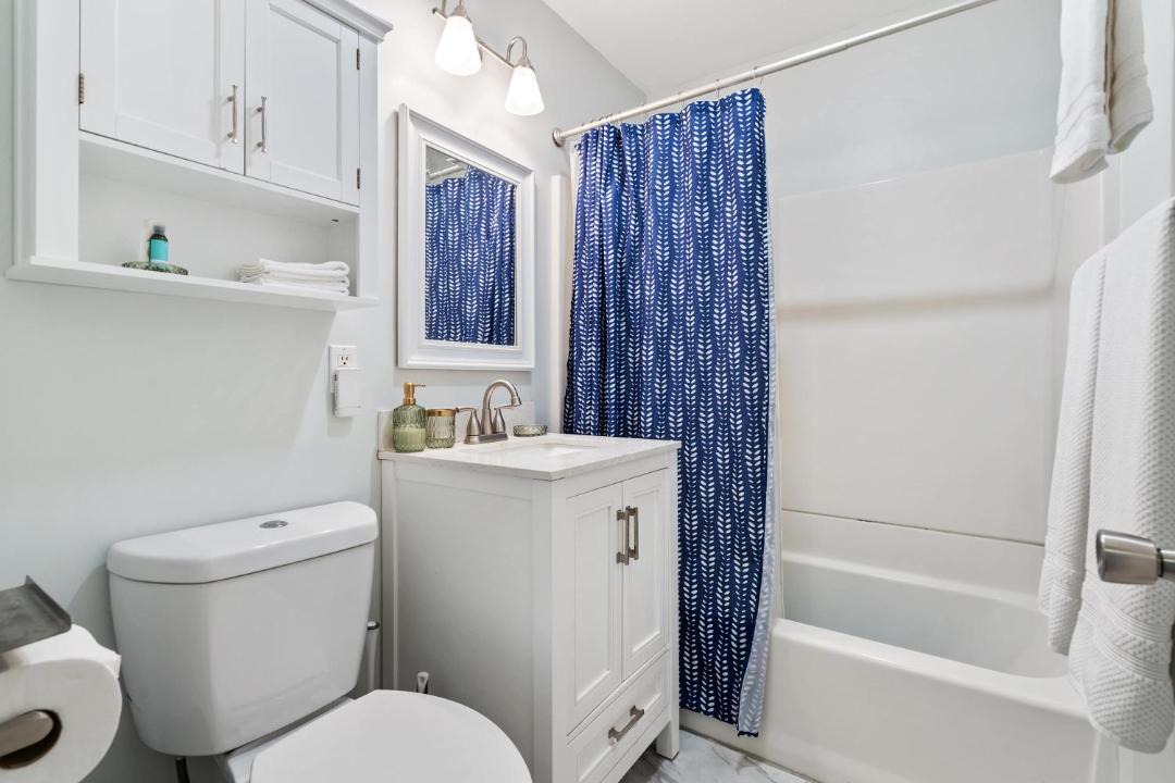 Photo of Bathroom in East Side Capistrano