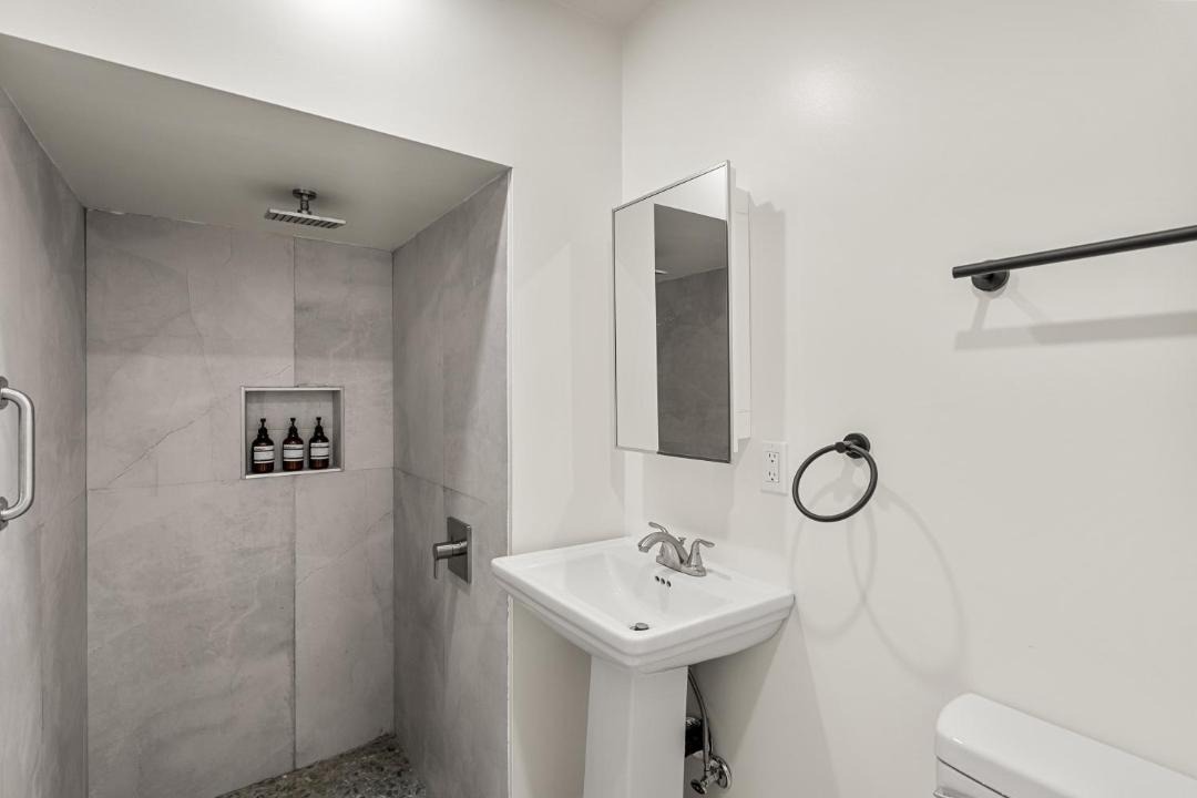 Photo of Bathroom in San Fernando
