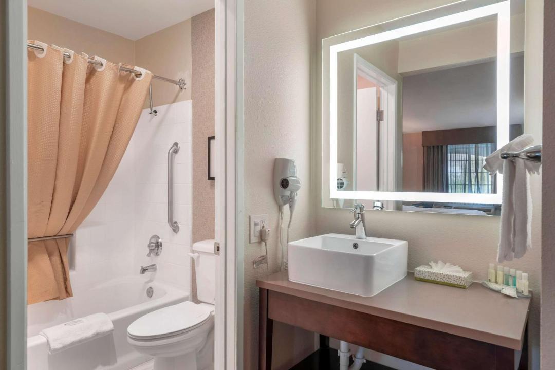 Photo of Bathroom in Camarillo