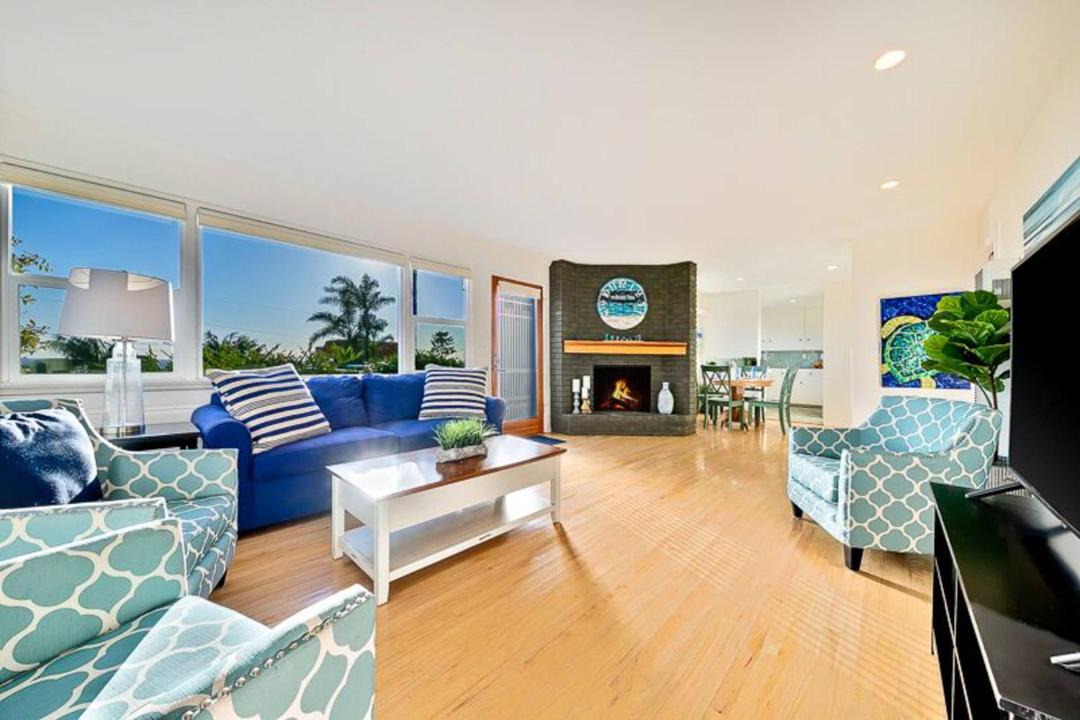 Photo of Livingroom in Cardiff-by-the-Sea