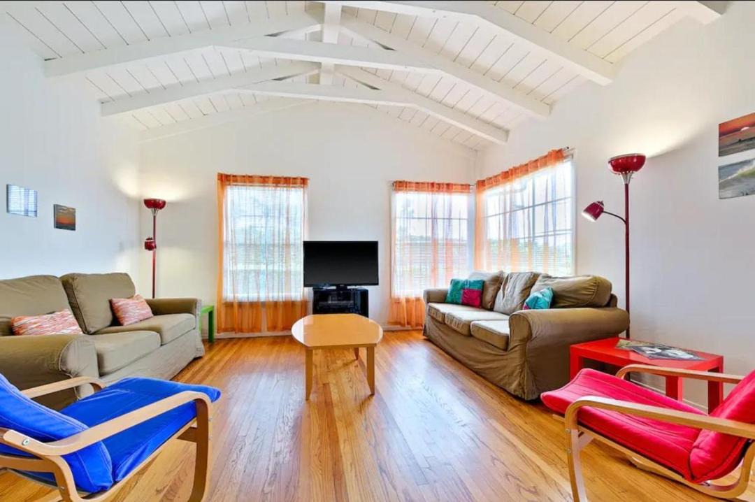 Photo of Livingroom in Beach Barber Tract