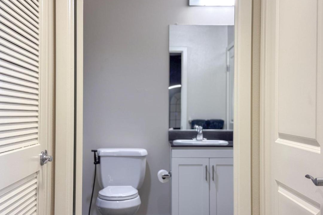 Photo of Bathroom in Mid-Wilshire