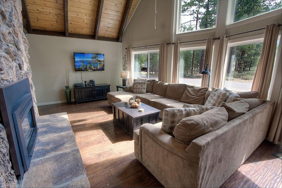 Photo of Livingroom in Black Bart