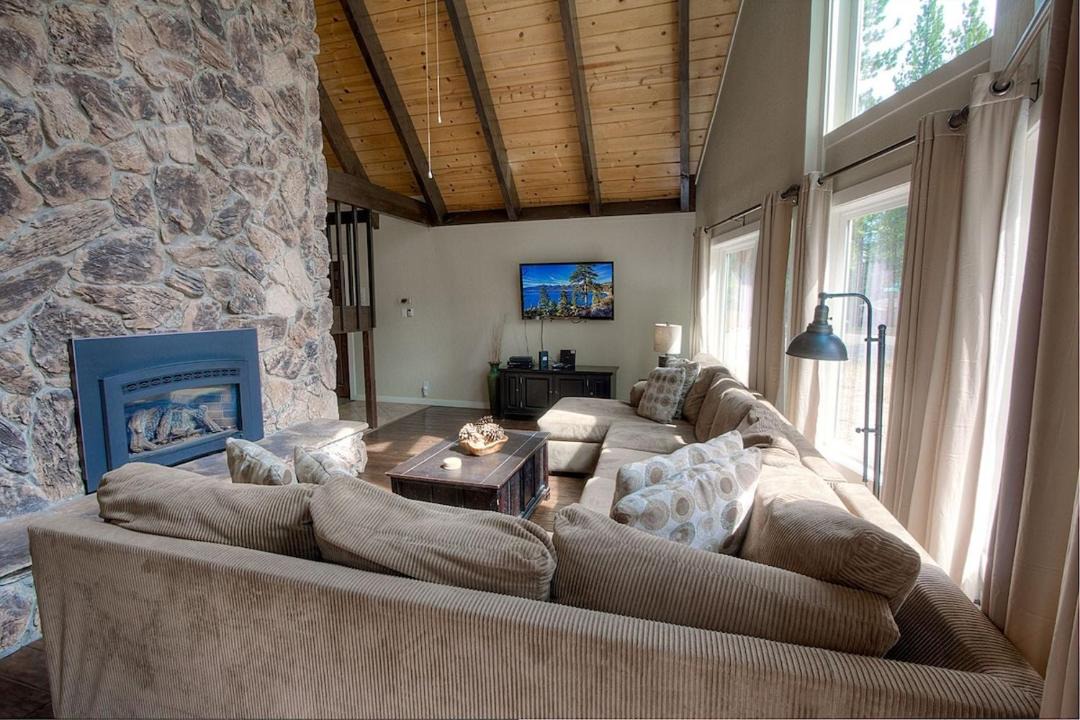 Photo of Livingroom in Black Bart
