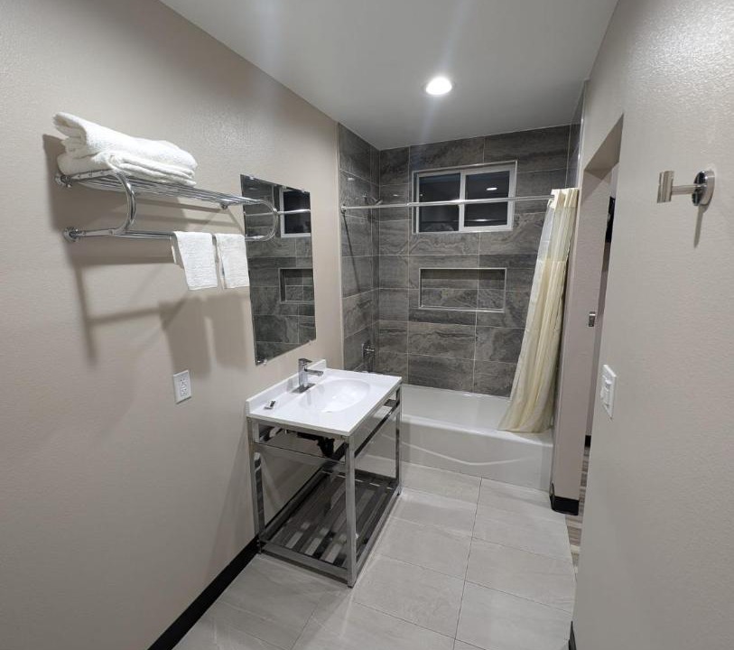 Photo of Bathroom in Maywood