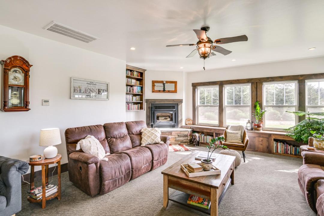 Photo of Livingroom in Glenn County