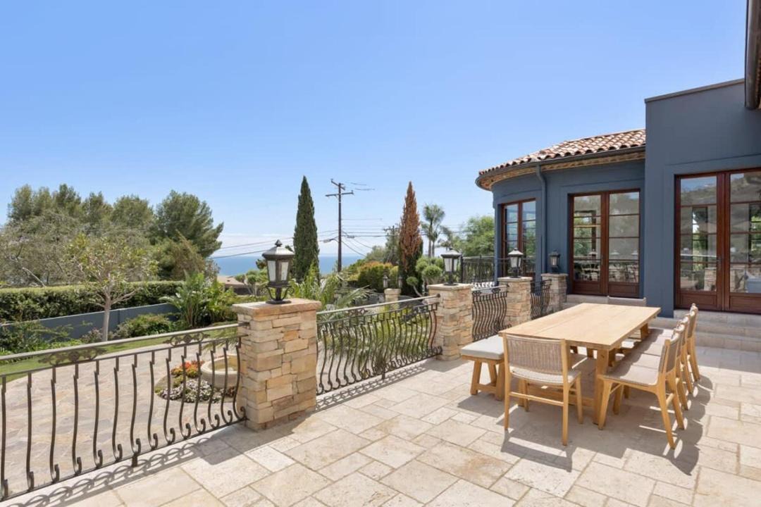 Photo of Patio Balcony in Eastern Malibu