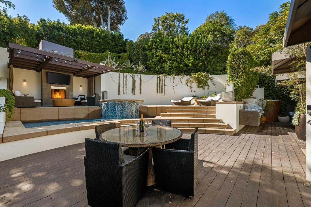 Photo of Others in Hollywood Hills West