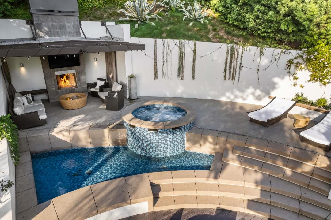 Photo of Others in Hollywood Hills West