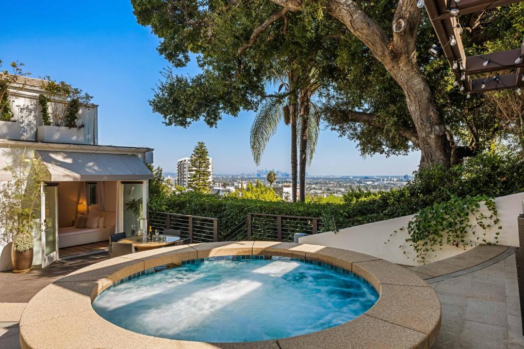 Photo of Others in Hollywood Hills West