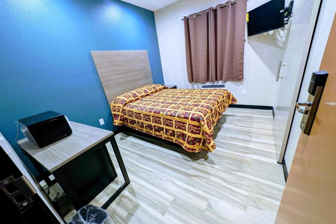 Photo of Bedroom in Maywood