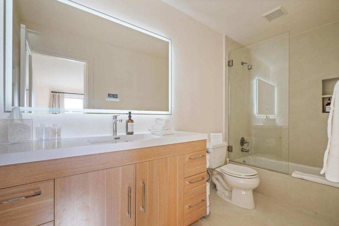Photo of Bathroom in Eastern Malibu