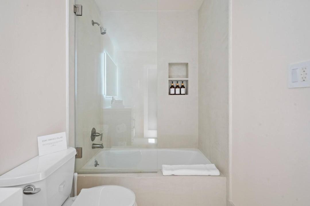 Photo of Bathroom in Eastern Malibu