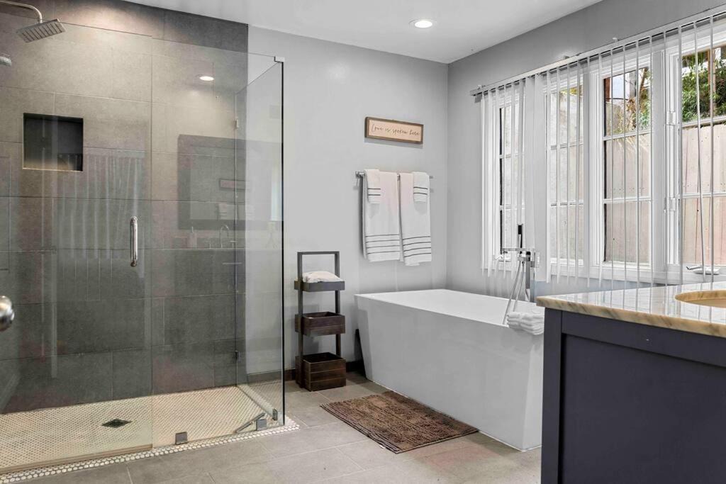 Photo of Bathroom in Hollywood Hills West