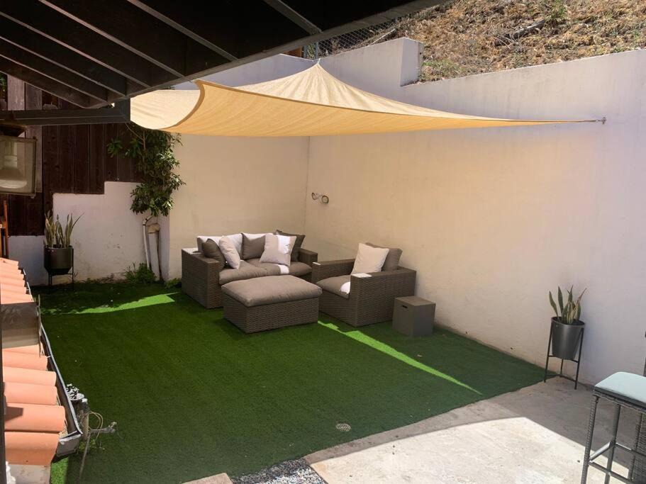 Photo of Patio Balcony in Hollywood Hills West