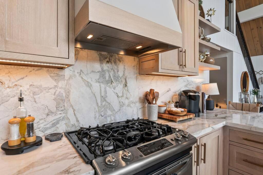 Photo of Kitchen in Lake Arrowhead