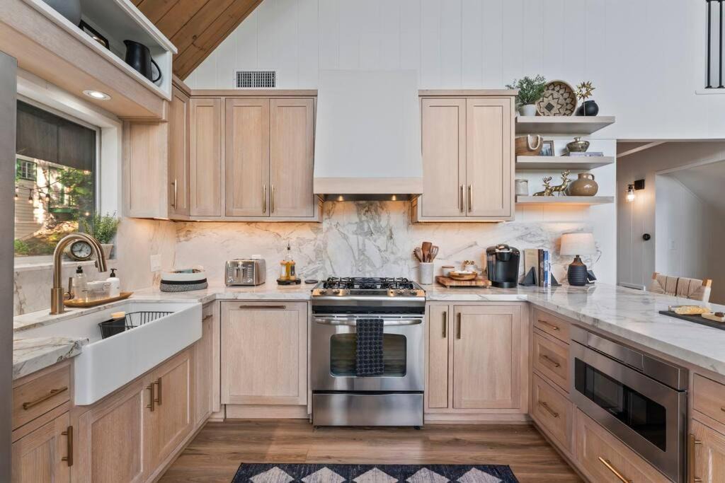 Photo of Kitchen in Lake Arrowhead