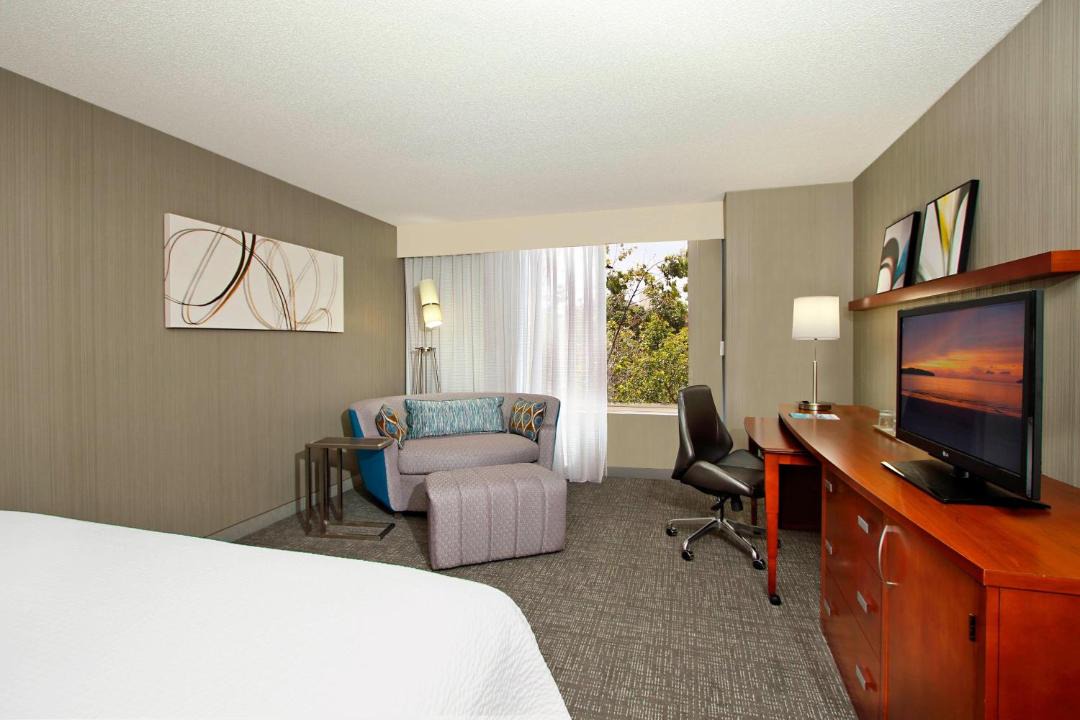 Photo of Bedroom in Downtown Oakland