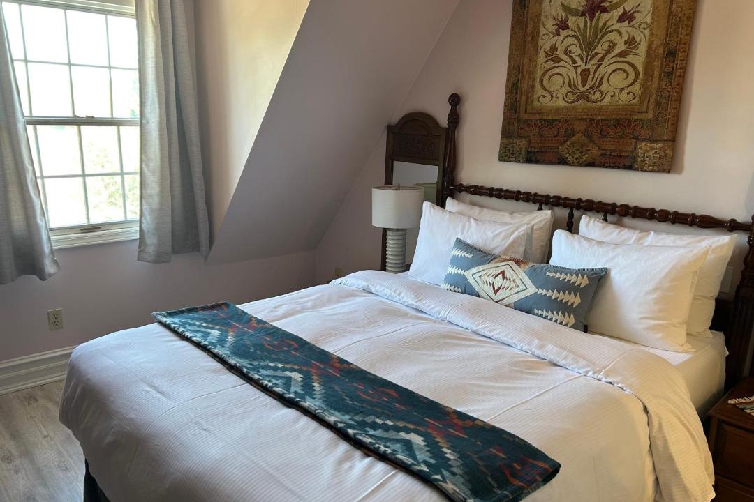 Photo of Bedroom in Lake Arrowhead