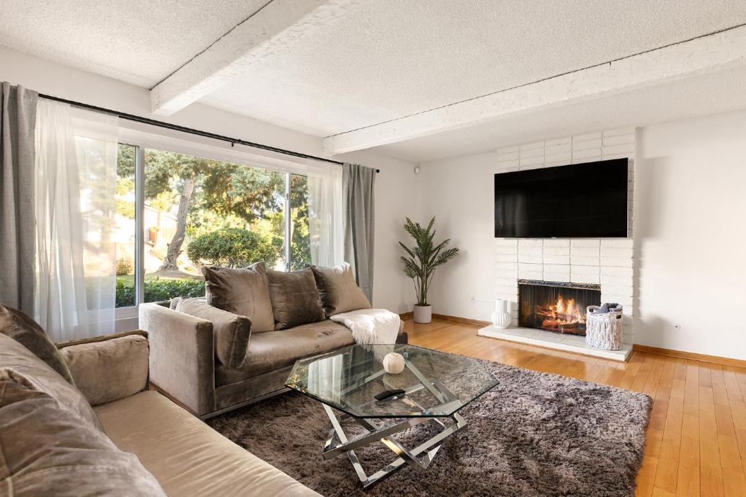 Photo of Livingroom in Granada Hills North