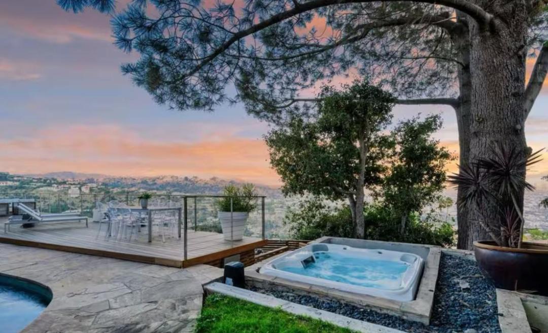 Photo of Others in Hollywood Hills West