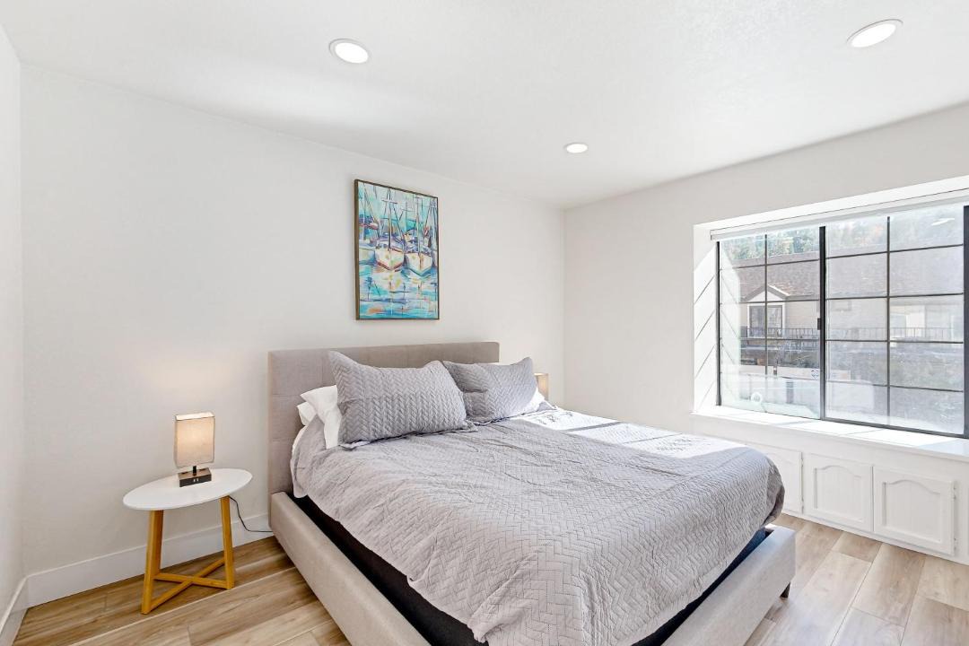 Photo of Bedroom in Lake Arrowhead