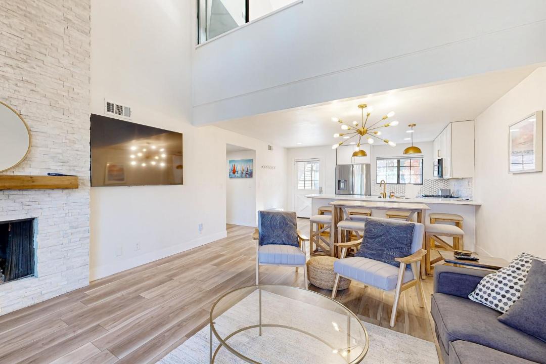 Photo of Livingroom in Lake Arrowhead