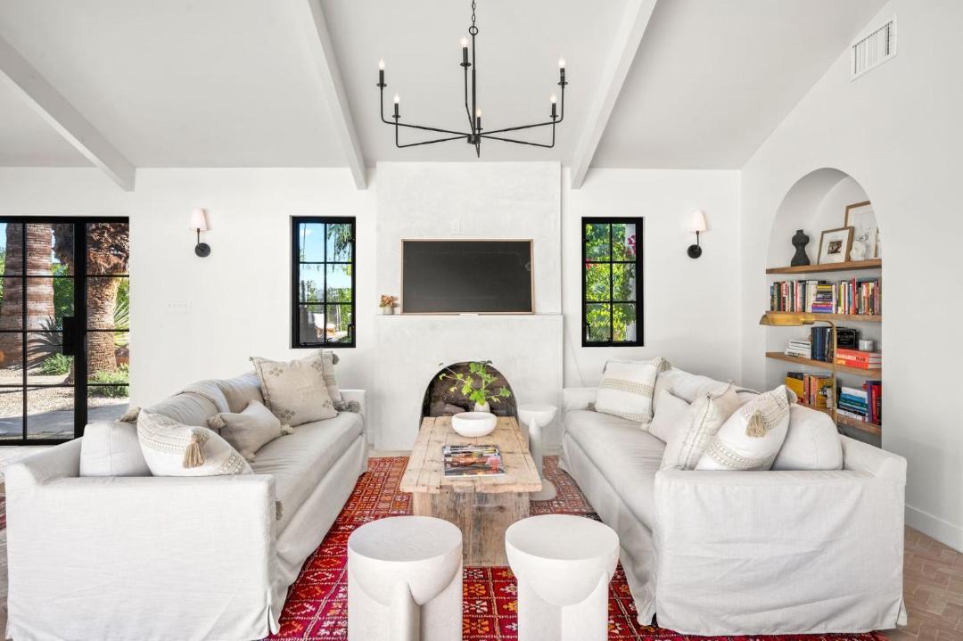 Photo of Livingroom in Deepwell Estates