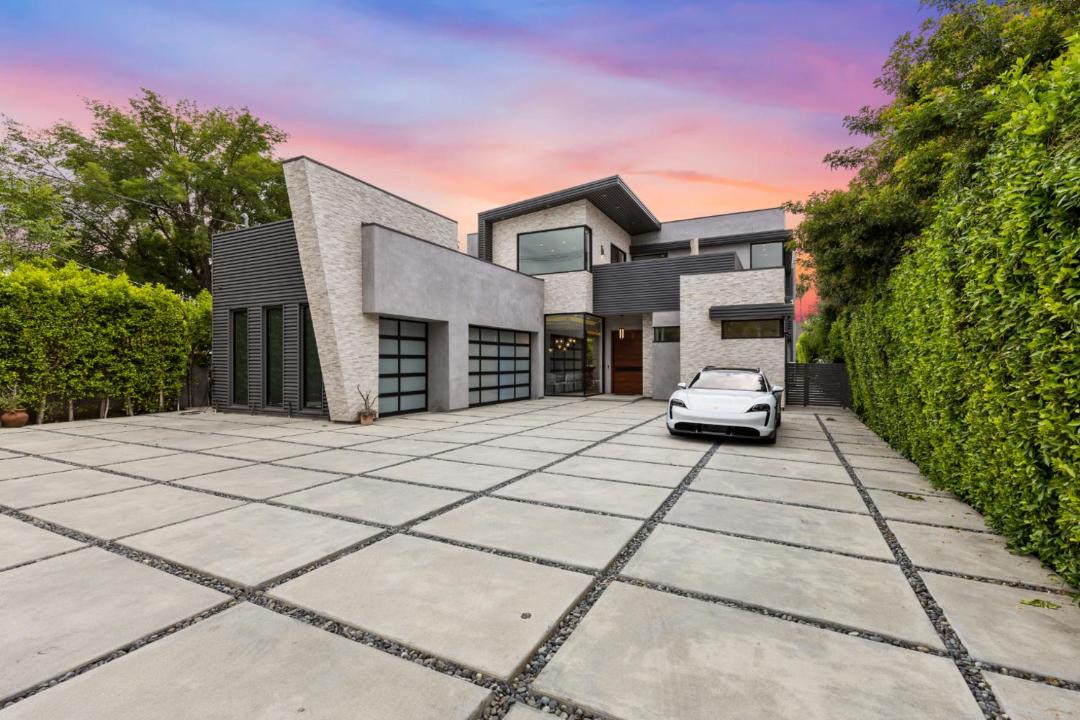 Photo of Others in Tarzana