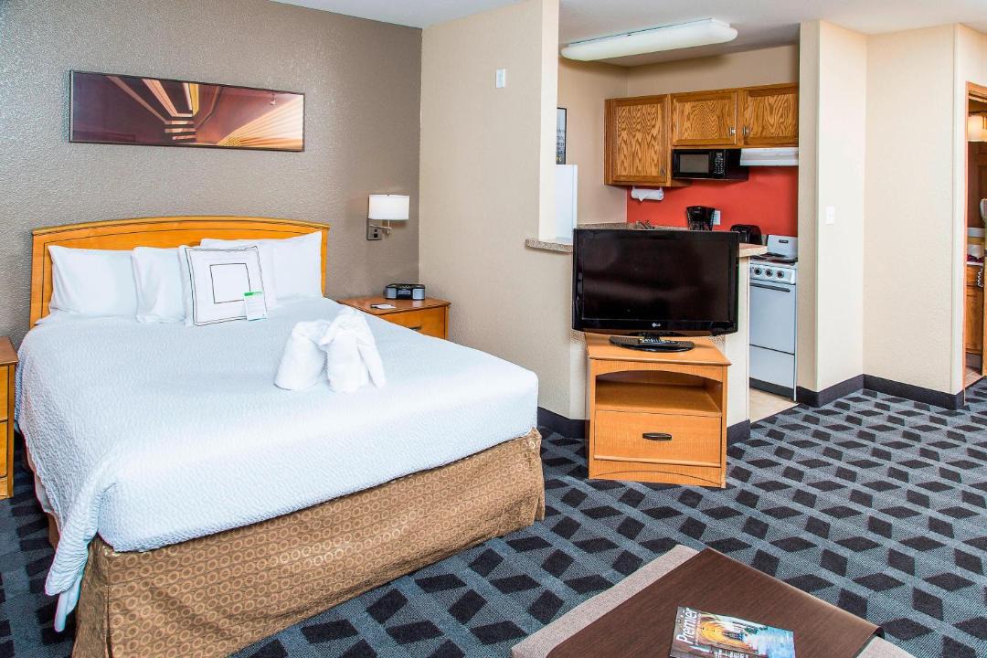 Photo of Bedroom in Platinum Triangle