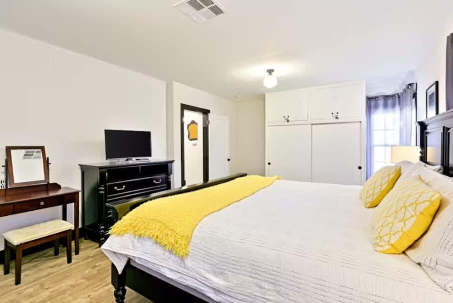 Photo of Bedroom in Anaheim Colony Historic District
